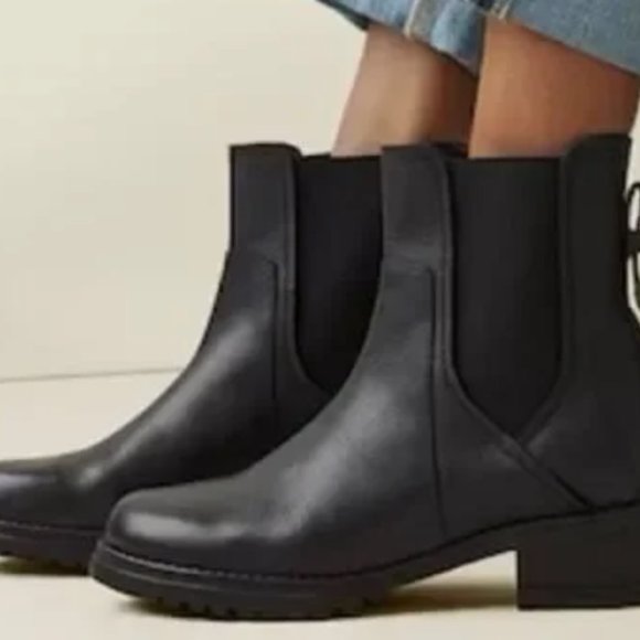 Like New! Cole Haan Waterproof Leather Chelsea Black Boot 8.5 - Picture 4 of 7